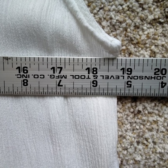 NWOT - Liz Claiborne white peasant style top - Picture 6 of 6